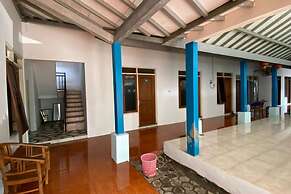 SPOT ON 93832 Lies Kostel Syariah