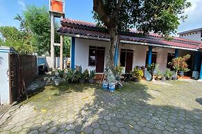 SPOT ON 93832 Lies Kostel Syariah