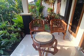 SPOT ON 93832 Lies Kostel Syariah