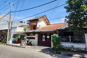 OYO 93869 Regina Homestay Syariah