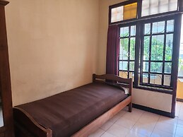 OYO 93869 Regina Homestay Syariah