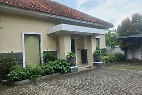 Capital O 93872 Natura Guest House Syariah Near alun alun kota purwoke