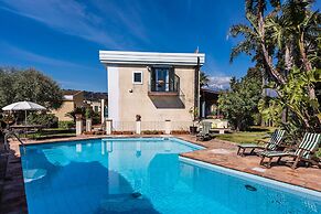 Villa Leone with Pool by Wonderful Italy