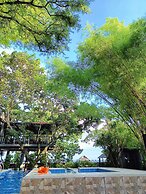 The Henry Resort Taramindu Laiya