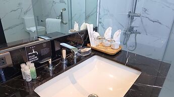 The Henry Hotel Roost Bacolod