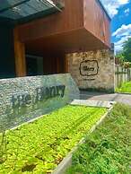 The Henry Hotel Roost Bacolod