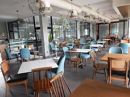 The Henry Hotel Roost Bacolod