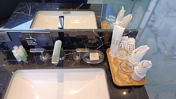 The Henry Hotel Roost Bacolod