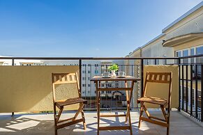 Cozy Apartment With Balcony by Renters
