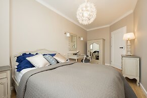 Cozy Apartment With Balcony by Renters