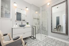 Cozy Apartment With Balcony by Renters