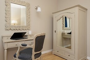 Cozy Apartment With Balcony by Renters