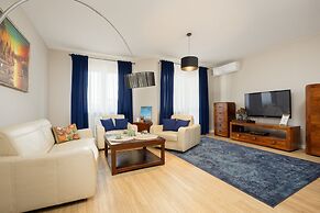 Cozy Apartment With Balcony by Renters