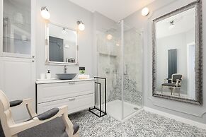 Cozy Apartment With Balcony by Renters