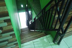 OYO 93875 Tifar House Near Lapangan Raja-raja