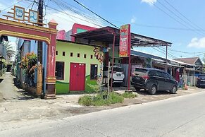 OYO 93875 Tifar House Near Lapangan Raja-raja