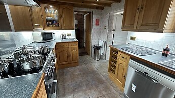 3 Bed Cottage Alton Towers Chatsworth Polars Peaks