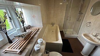 3 Bed Cottage Alton Towers Chatsworth Polars Peaks