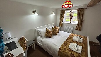 3 Bed Cottage Alton Towers Chatsworth Polars Peaks