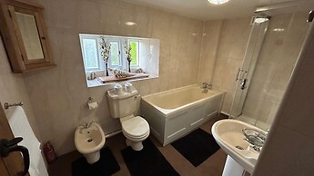 3 Bed Cottage Alton Towers Chatsworth Polars Peaks