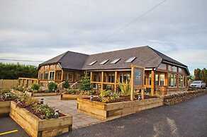 Stylish 2 Bed Barn Polar Bears Chatsworth