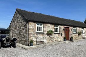 Stylish 2 Bed Barn Polar Bears Chatsworth