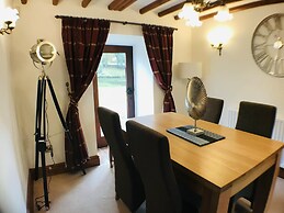 2 Bed Barn Alton Towers Chatsworth Polars Peaks