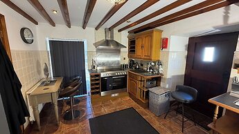 Barn-sleeps 4-parking-near Alton Towers/peak Dist
