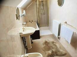 2 Bed Barn Alton Towers Chatsworth Polars Peaks