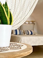 Santorini Cave Escape in Oia w Patio