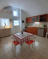 Santorini Cave Escape in Oia w Patio