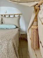 Santorini Cave Escape in Oia w Patio