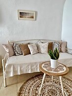 Santorini Cave Escape in Oia w Patio