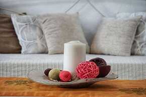 Santorini Cave Escape in Oia w Patio