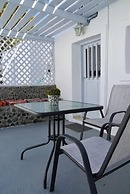 Santorini Cave Escape in Oia w Patio