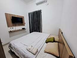 OYO 93870 Damai Guest House Cirebon