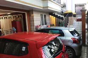 SPOT ON 93880 Guest House Bu Iin Syariah