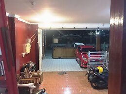 SPOT ON 93880 Guest House Bu Iin Syariah