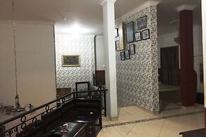 SPOT ON 93880 Guest House Bu Iin Syariah