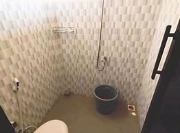 SPOT ON 93880 Guest House Bu Iin Syariah