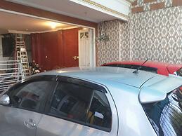 SPOT ON 93880 Guest House Bu Iin Syariah