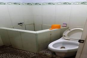 SPOT ON 93880 Guest House Bu Iin Syariah