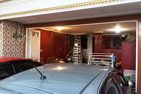 SPOT ON 93880 Guest House Bu Iin Syariah