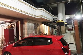 SPOT ON 93880 Guest House Bu Iin Syariah