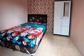 SPOT ON 93880 Guest House Bu Iin Syariah