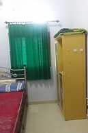 SPOT ON 93880 Guest House Bu Iin Syariah