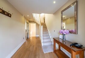 Spacious Home to Sleep 6 Just a Short Stroll From Kenmare