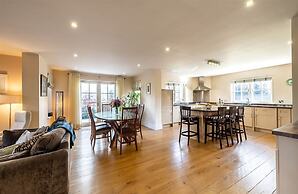 Spacious Home to Sleep 6 Just a Short Stroll From Kenmare