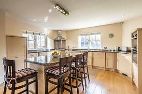 Spacious Home to Sleep 6 Just a Short Stroll From Kenmare