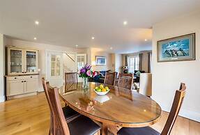 Spacious Home to Sleep 6 Just a Short Stroll From Kenmare